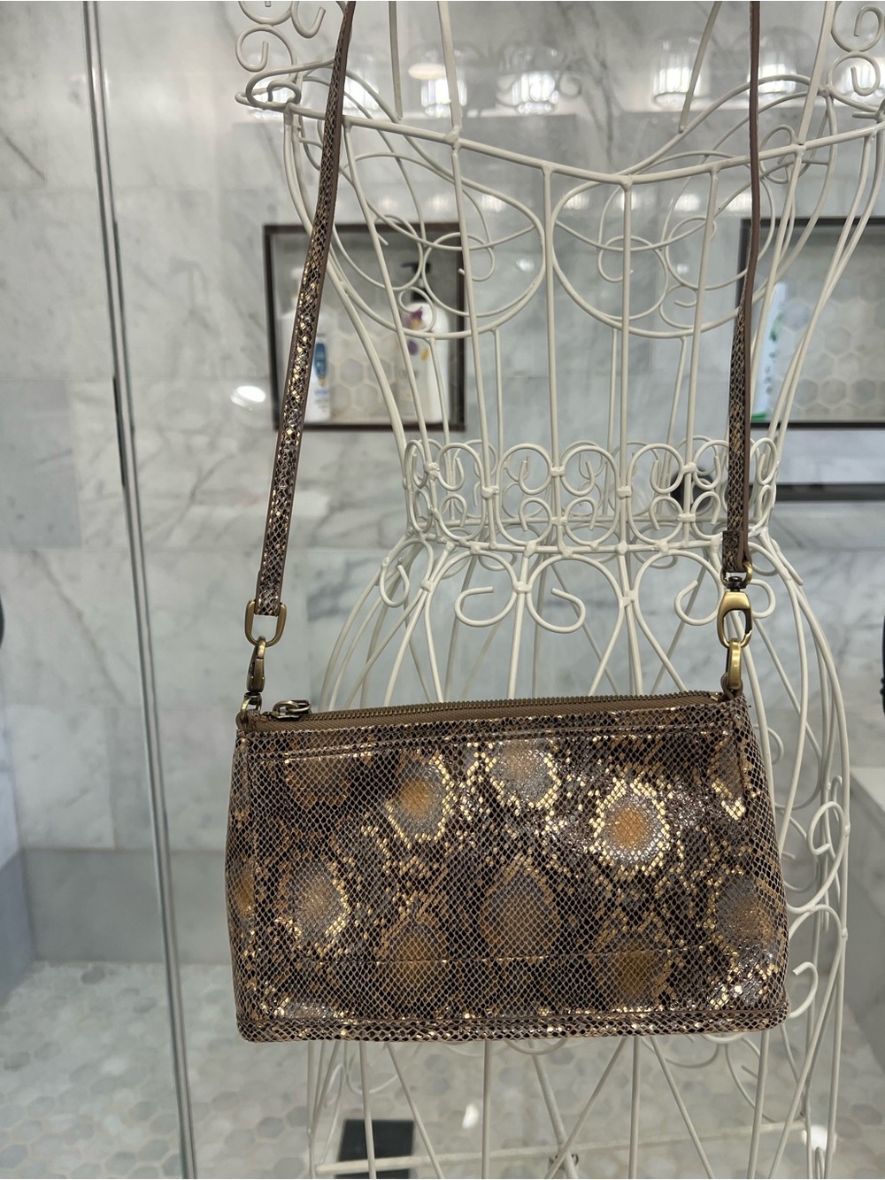 Hobo Darcy Convertible Crossbody Bag.  3 Looks with 2 Straps.  NWOT